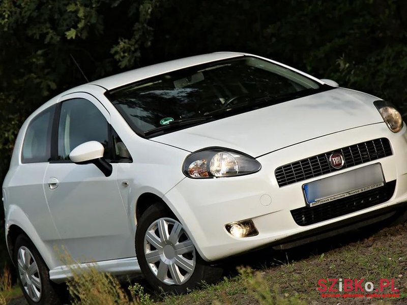 2009' Fiat Grande Punto 1.4 8V Active photo #4