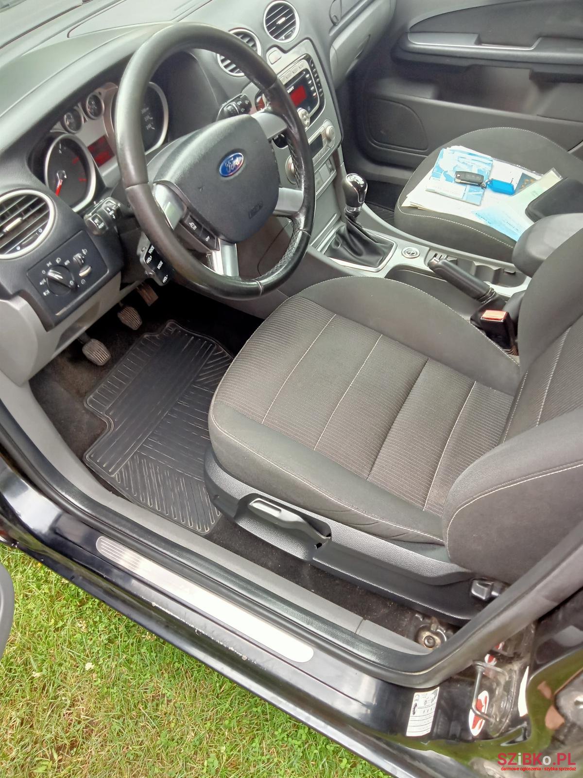 2010' Ford Focus photo #5