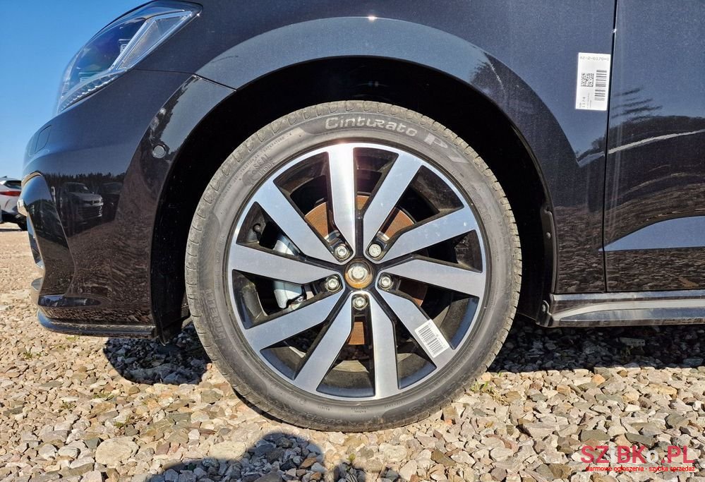 2024' Volkswagen Touran photo #4