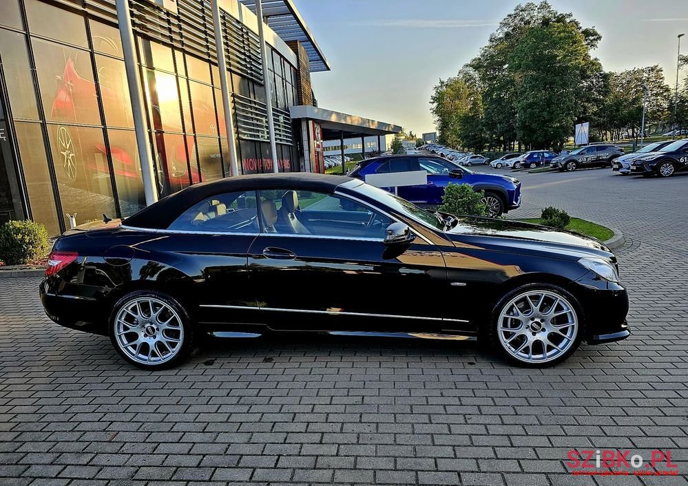 2011' Mercedes-Benz E-Class photo #4