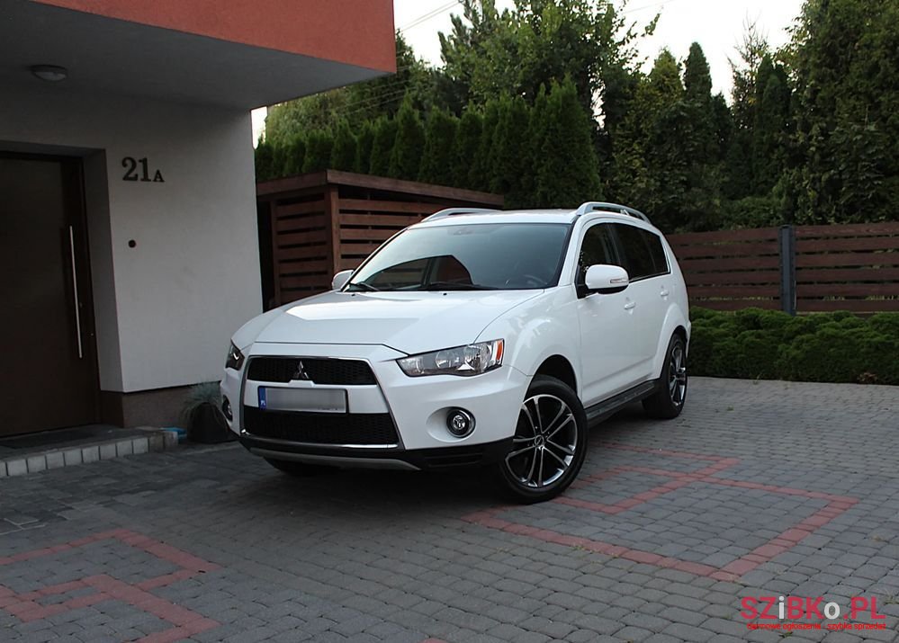 2010' Mitsubishi Outlander 2.0 2Wd photo #3