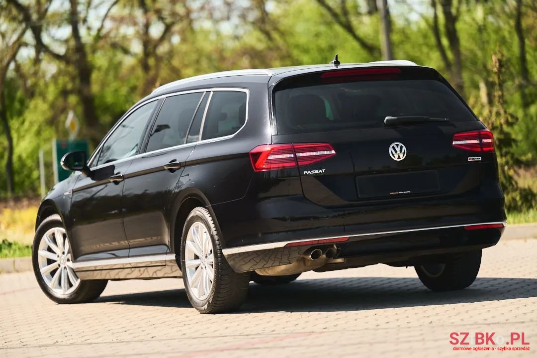 2018' Volkswagen Passat photo #2