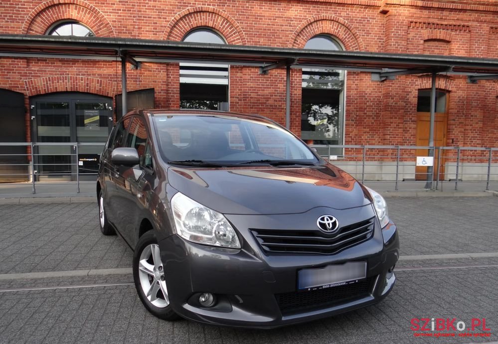 2009' Toyota Verso photo #3