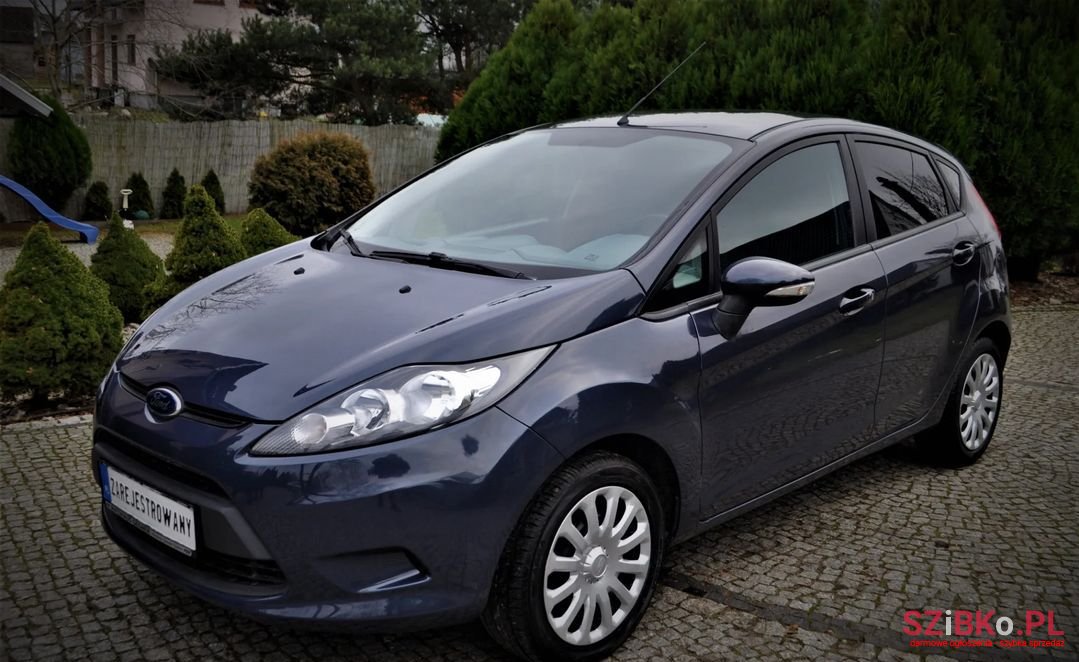 2011' Ford Fiesta photo #2