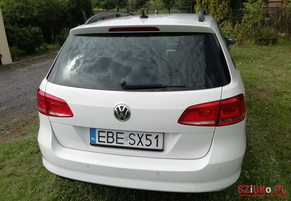 2011' Volkswagen Passat photo #5