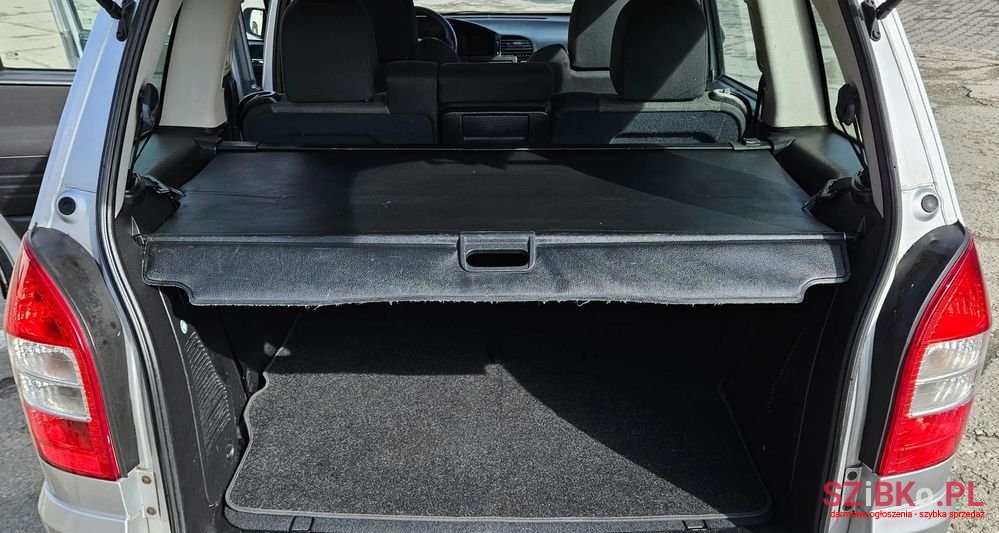 2004' Opel Zafira 2.0 Dti Elegance photo #5