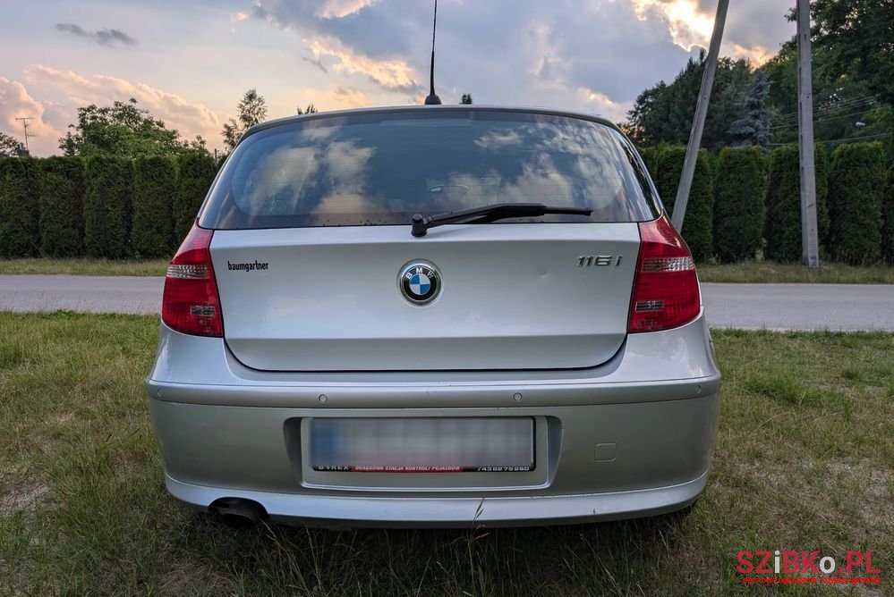 2009' BMW 1 Series 116I photo #6