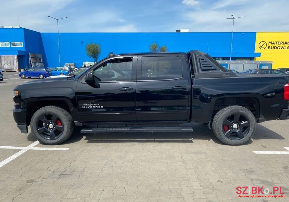 2017' Chevrolet Silverado photo #3