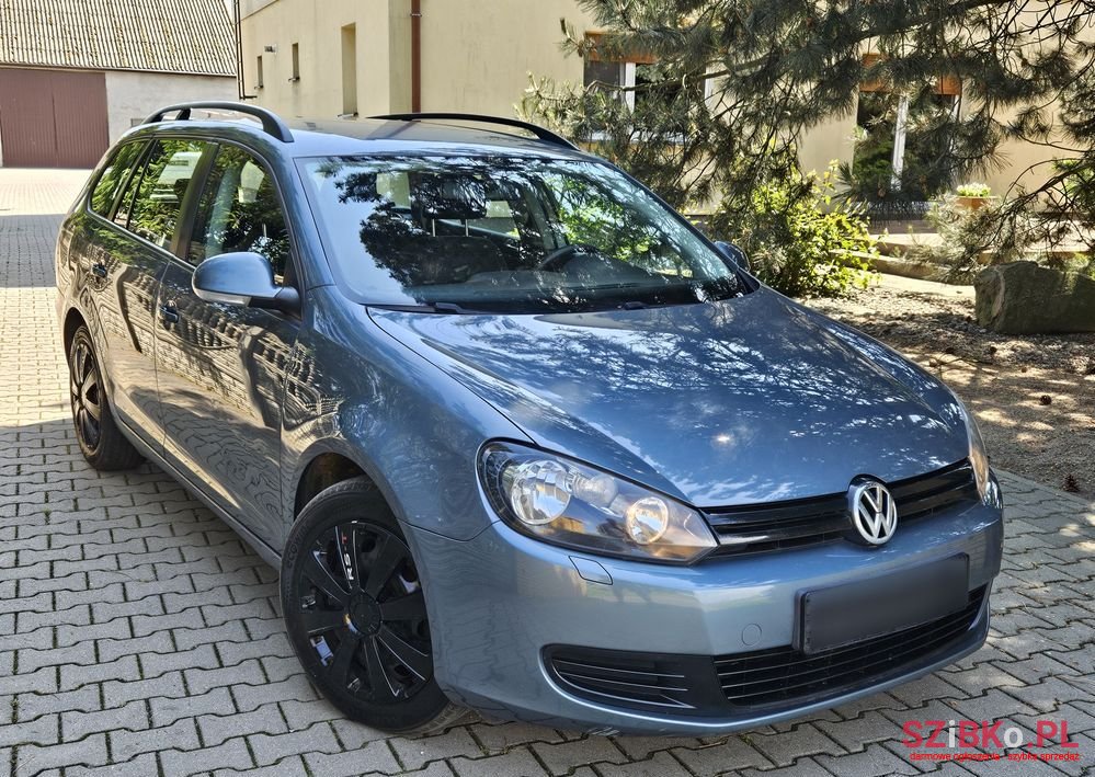 2009' Volkswagen Golf photo #1