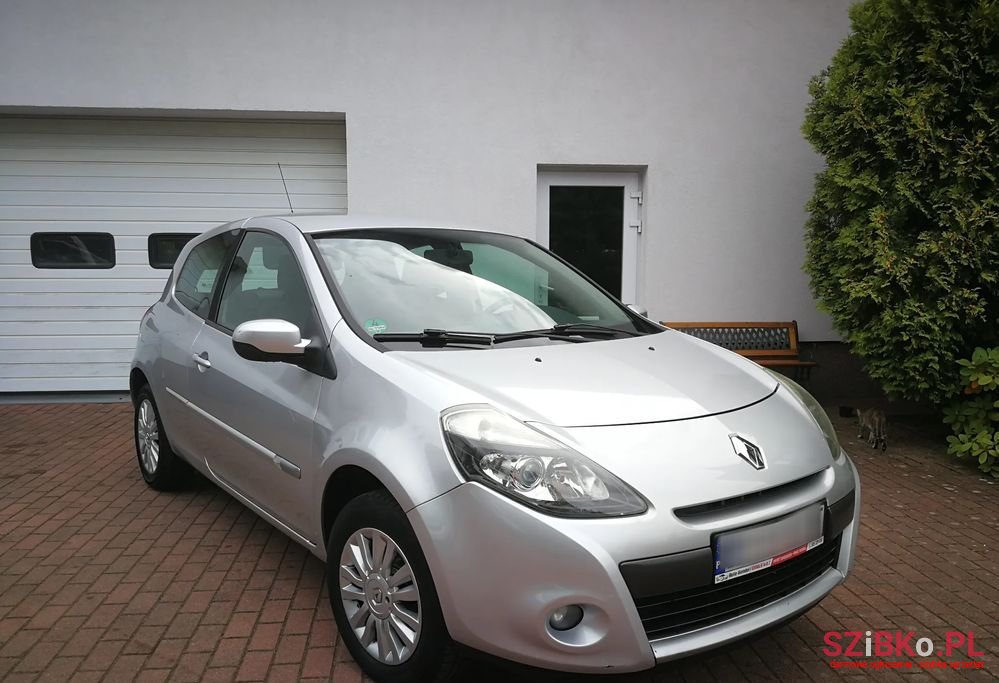 2010' Renault Clio photo #1