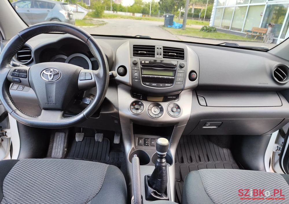 2011' Toyota RAV4 2.0 4X4 Life photo #6