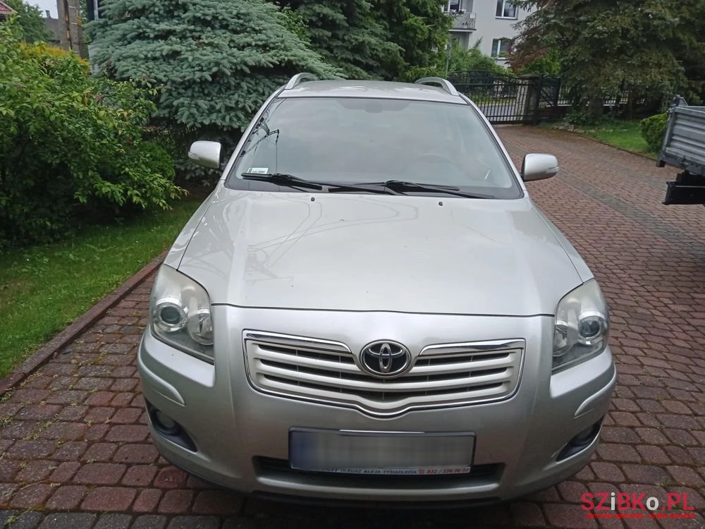 2007' Toyota Avensis Combi photo #2