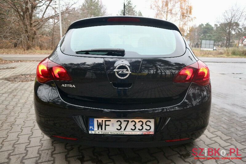 2011' Opel Astra photo #5