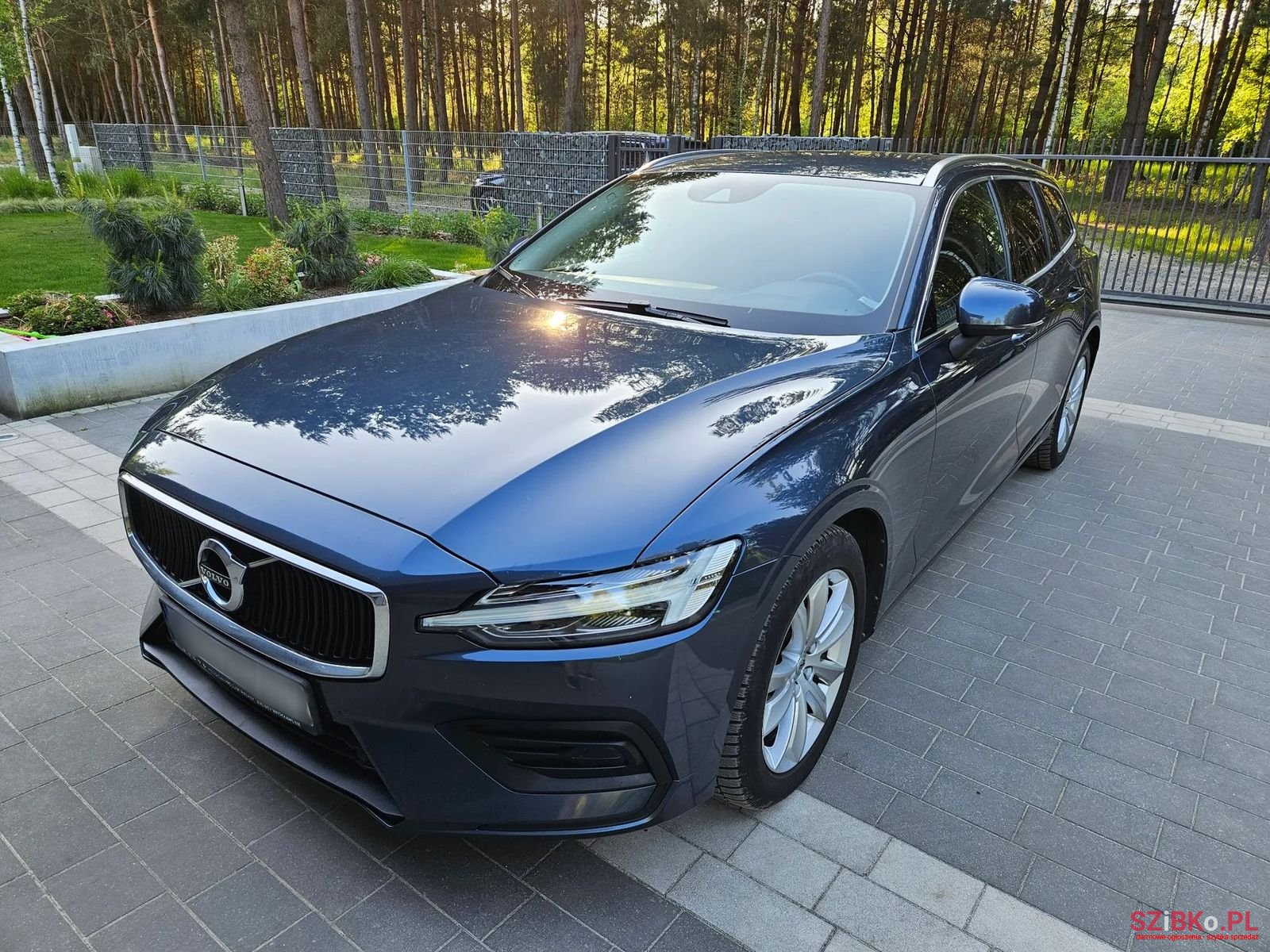2019' Volvo V60 photo #2