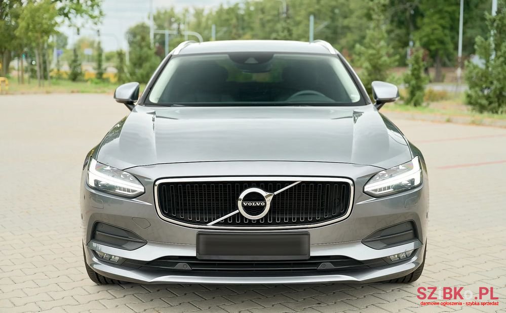 2018' Volvo V90 D3 Momentum photo #2