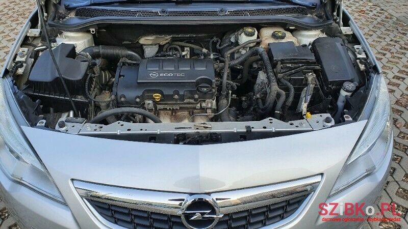 2011' Opel Astra photo #6