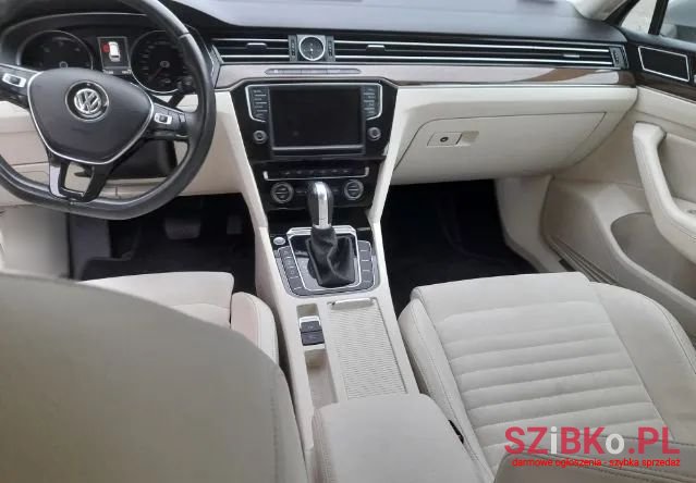 2016' Volkswagen Passat photo #2