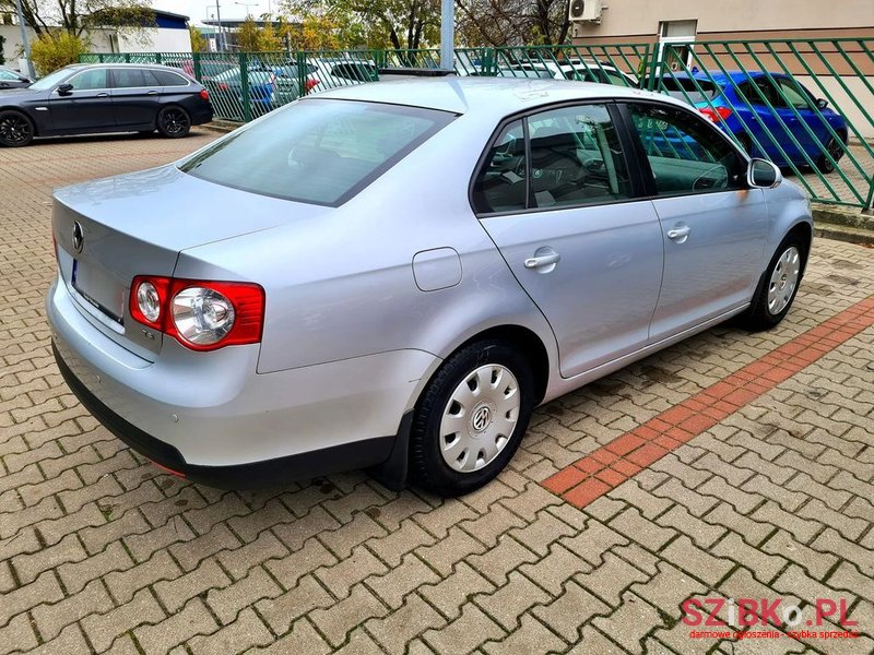 2010' Volkswagen Jetta photo #4