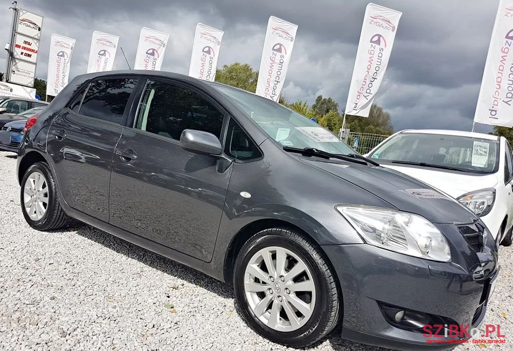 2007' Toyota Auris 2.0 D-4D Executive photo #2