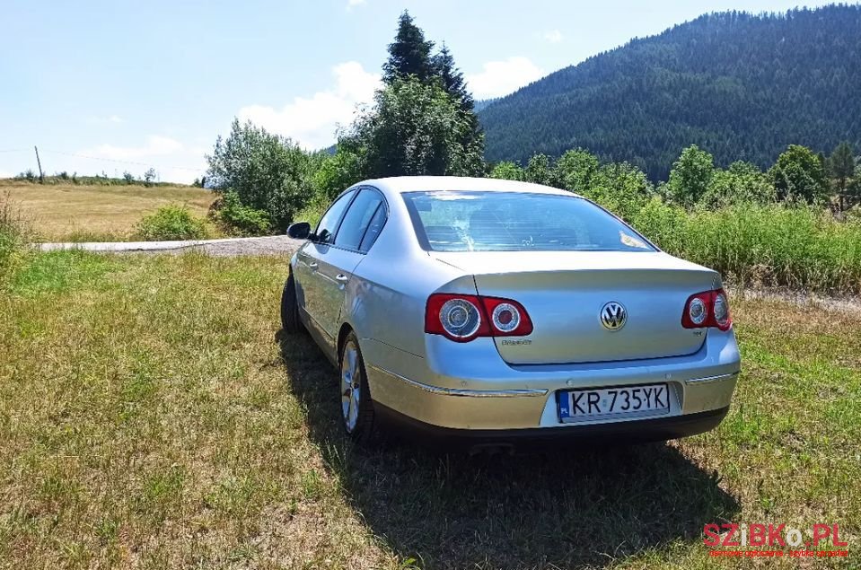 2005' Volkswagen Passat photo #2