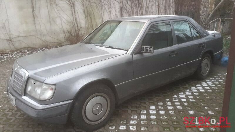 1997' Mercedes-Benz 124 photo #3