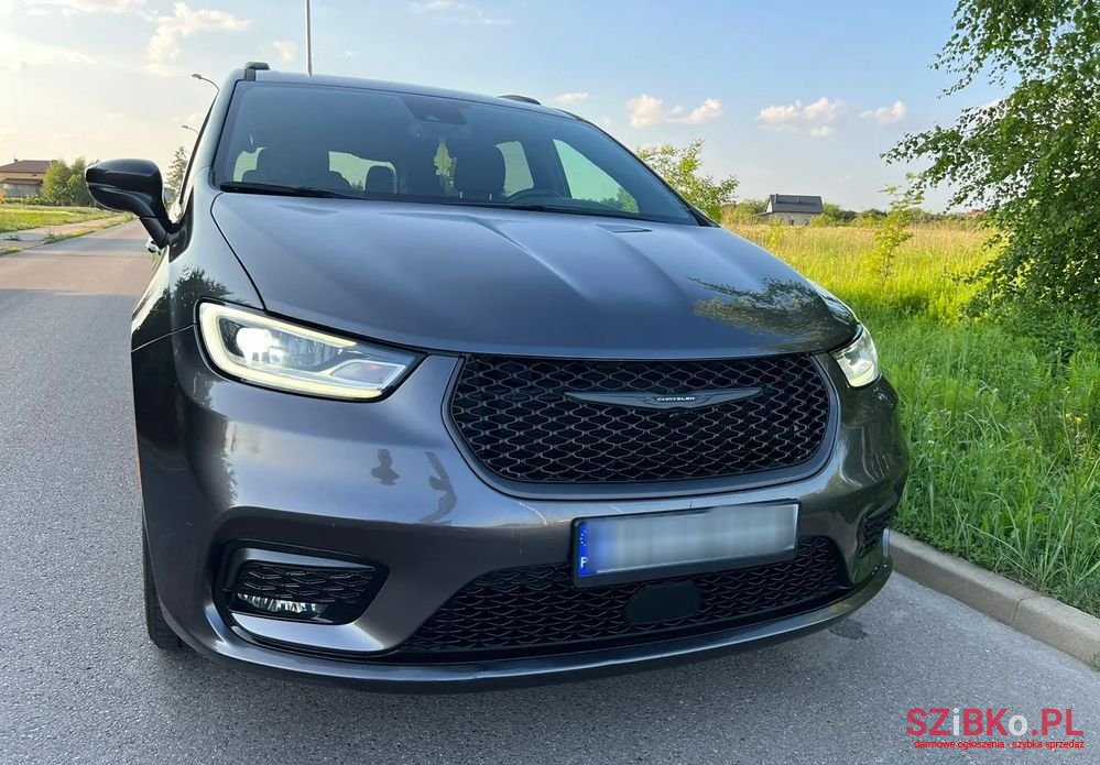 2021' Chrysler Pacifica photo #2