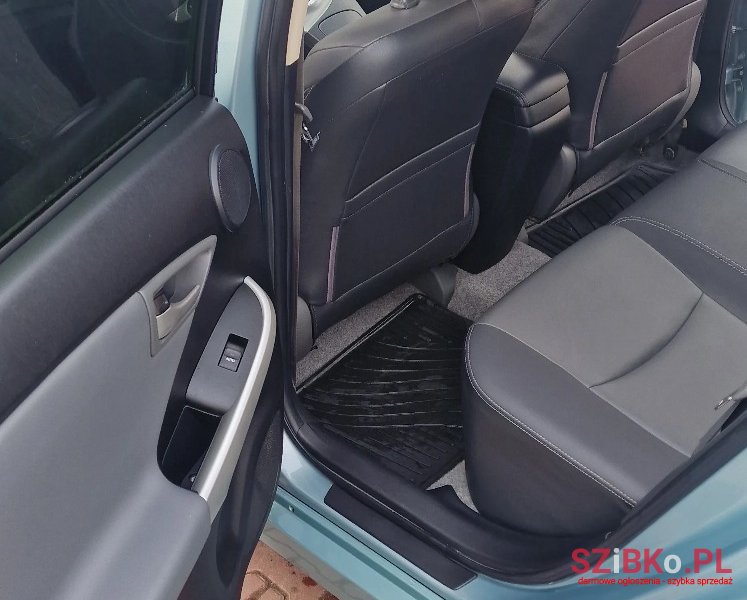 2012' Toyota Prius photo #3