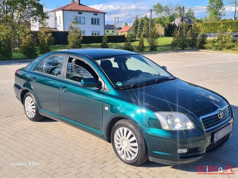 2004' Toyota Avensis photo #1