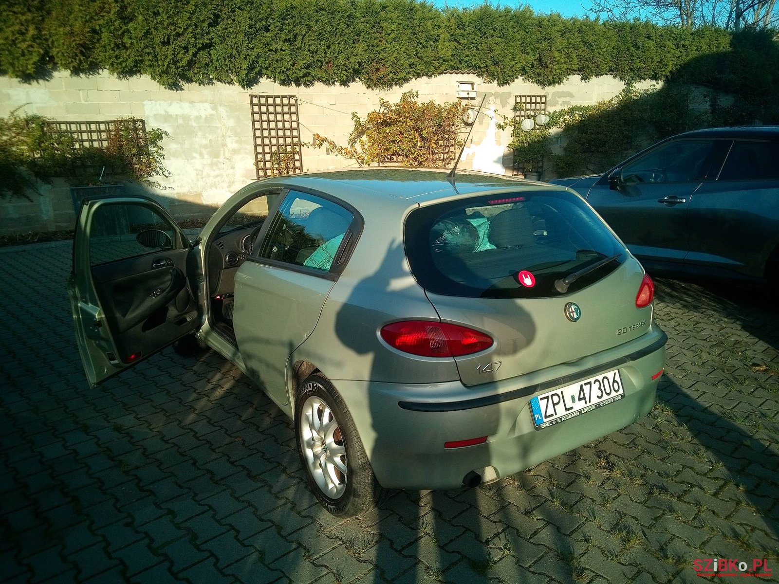 2001' Alfa Romeo 147 photo #2