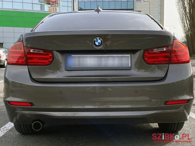 2012' BMW 3 Series 320I photo #6