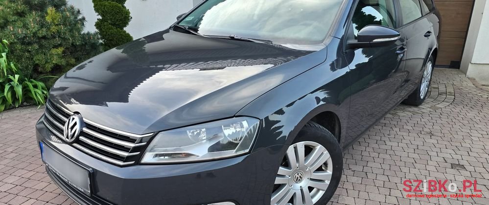 2011' Volkswagen Passat photo #3