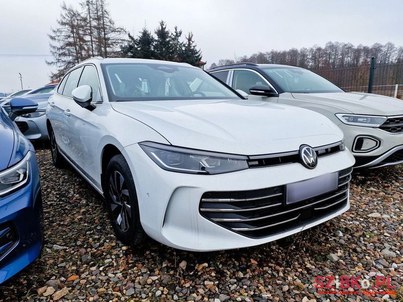 2024' Volkswagen Passat photo #2