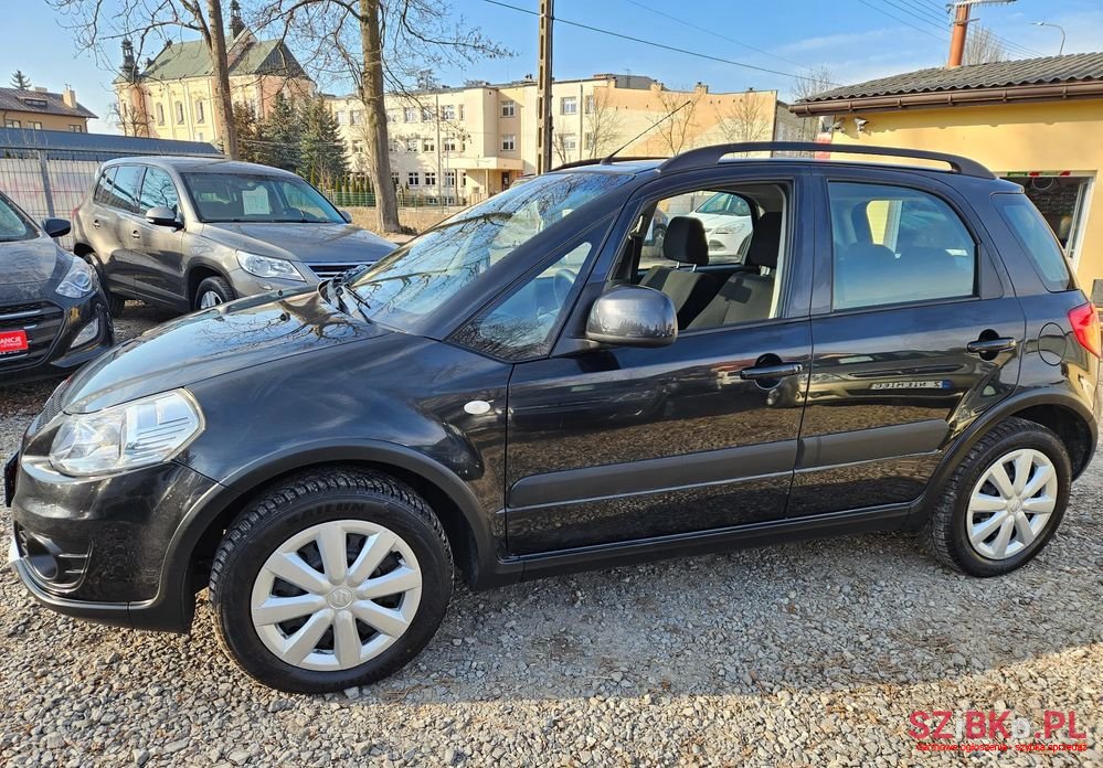 2012' Suzuki SX4 photo #1
