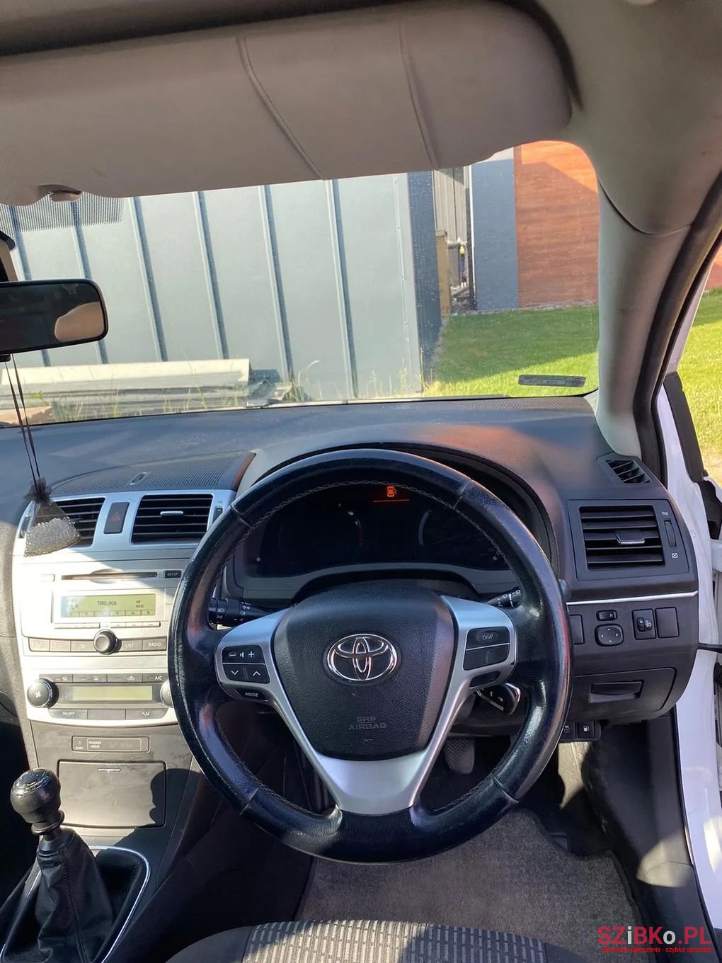 2011' Toyota Avensis photo #5