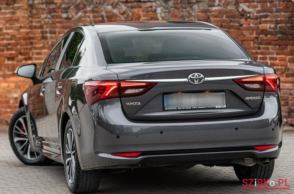 2015' Toyota Avensis photo #2