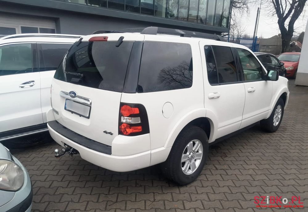 2010' Ford Explorer 4.6 4Wd photo #6