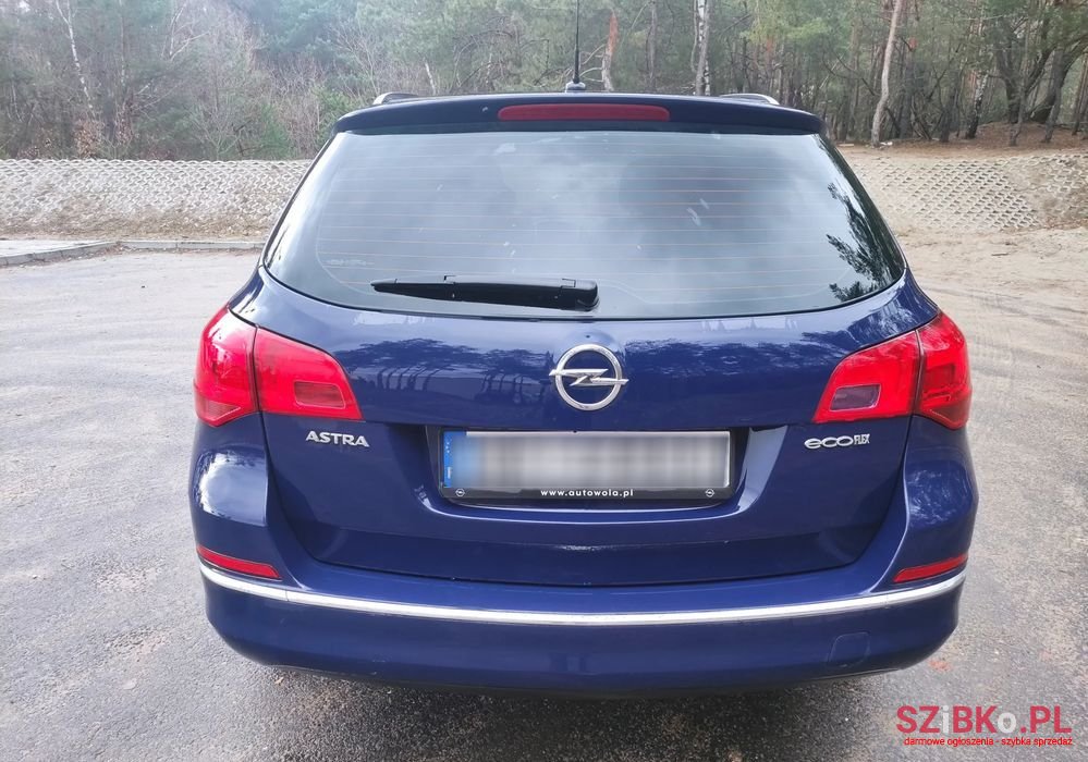 2013' Opel Astra Iv 1.4 T Enjoy photo #2