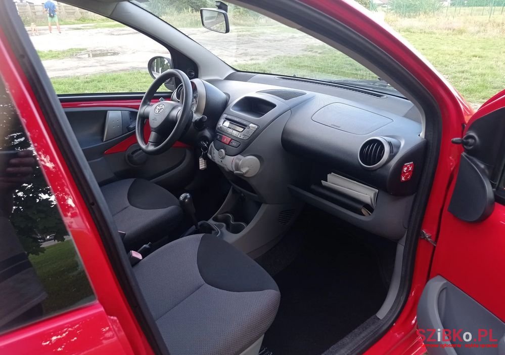 2008' Toyota Aygo photo #5