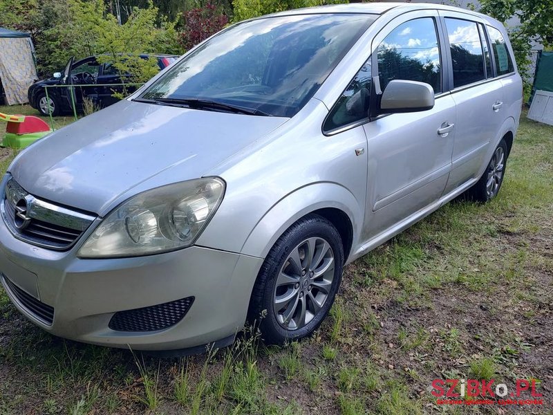 2010' Opel Zafira photo #3