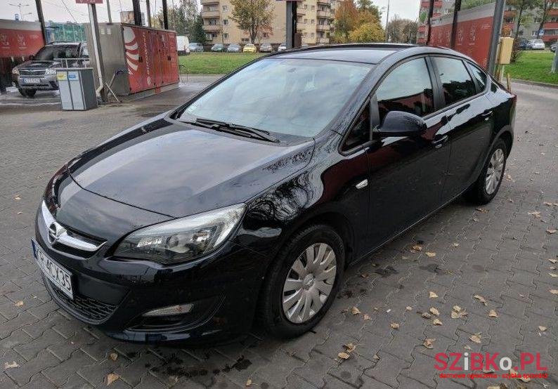 2018' Opel Astra photo #1