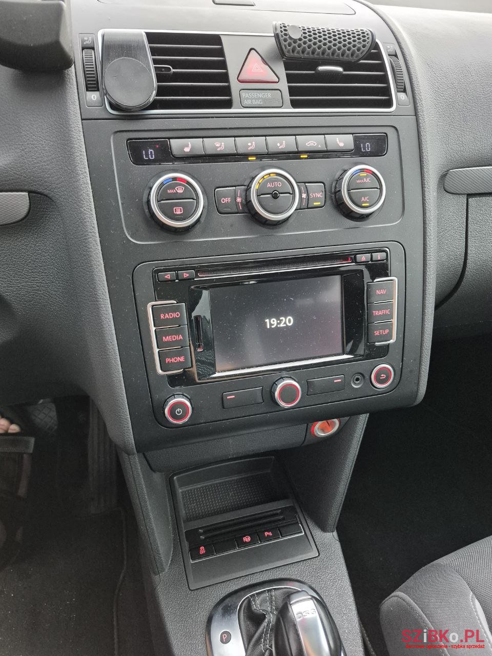 2014' Volkswagen Touran photo #6