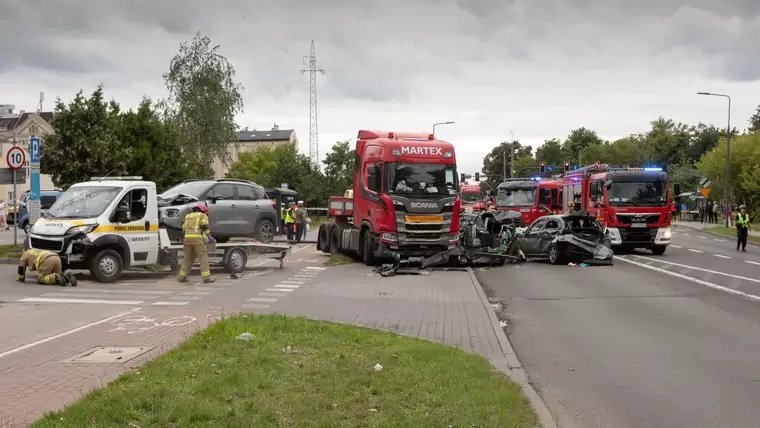 Karambol w Bydgoszczy. Kierowca ciężarówki ma usprawiedliwienie