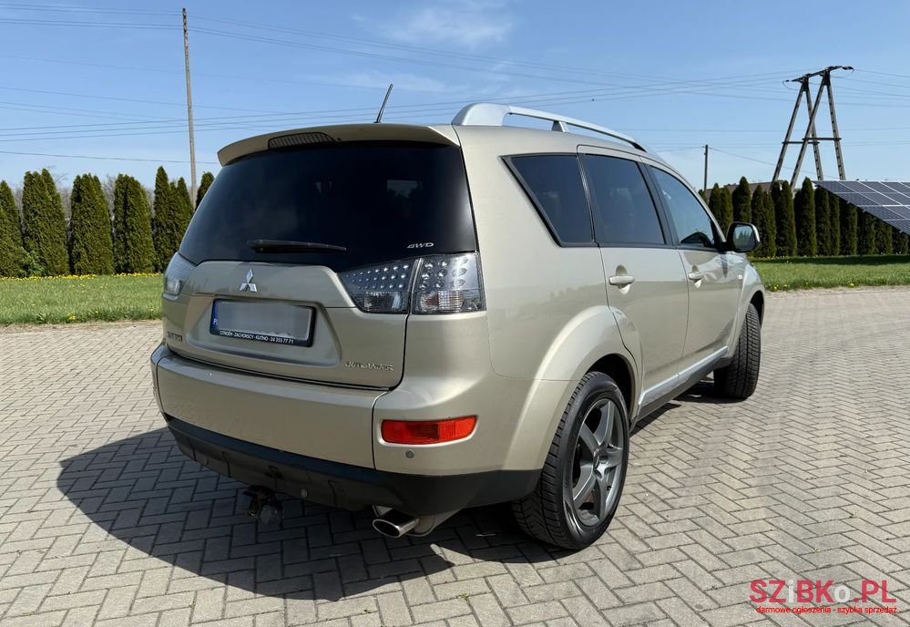 2008' Mitsubishi Outlander 2.4 4Wd Cvt Intense photo #3