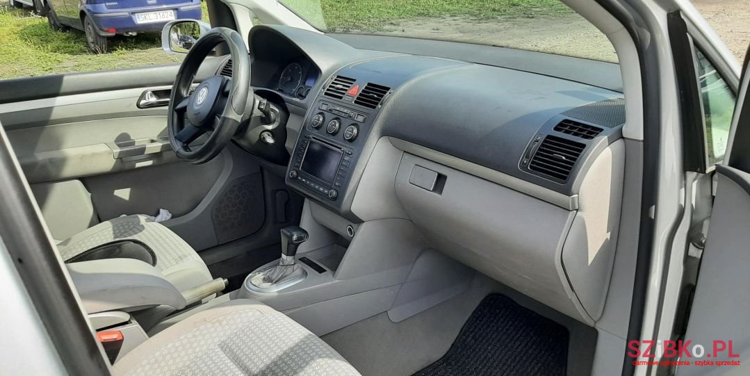 2005' Volkswagen Touran photo #6