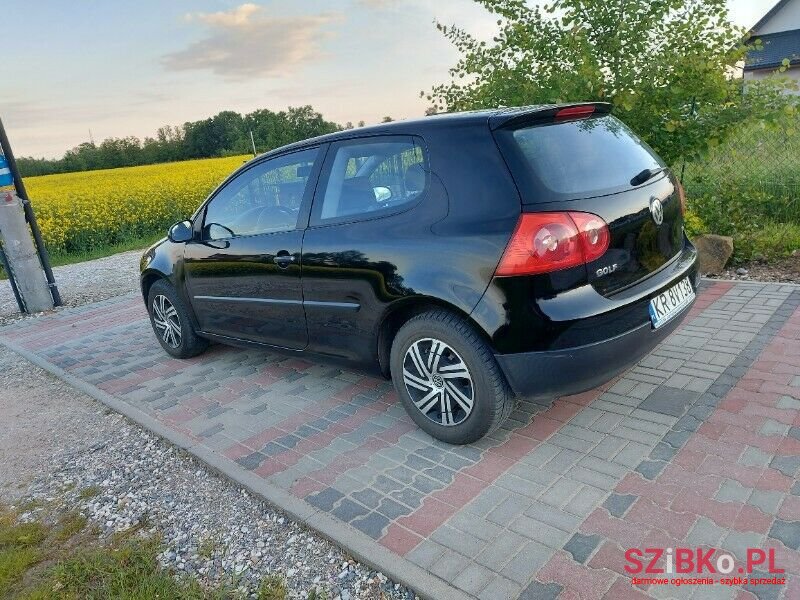 2005' Volkswagen Golf photo #2