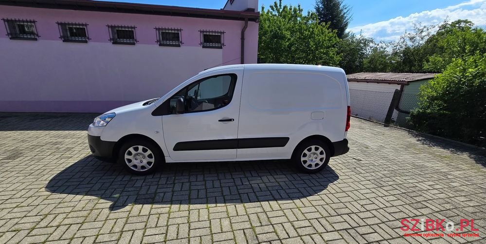 2009' Peugeot Partner photo #2