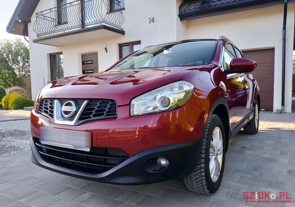 2010' Nissan Qashqai+2 photo #1