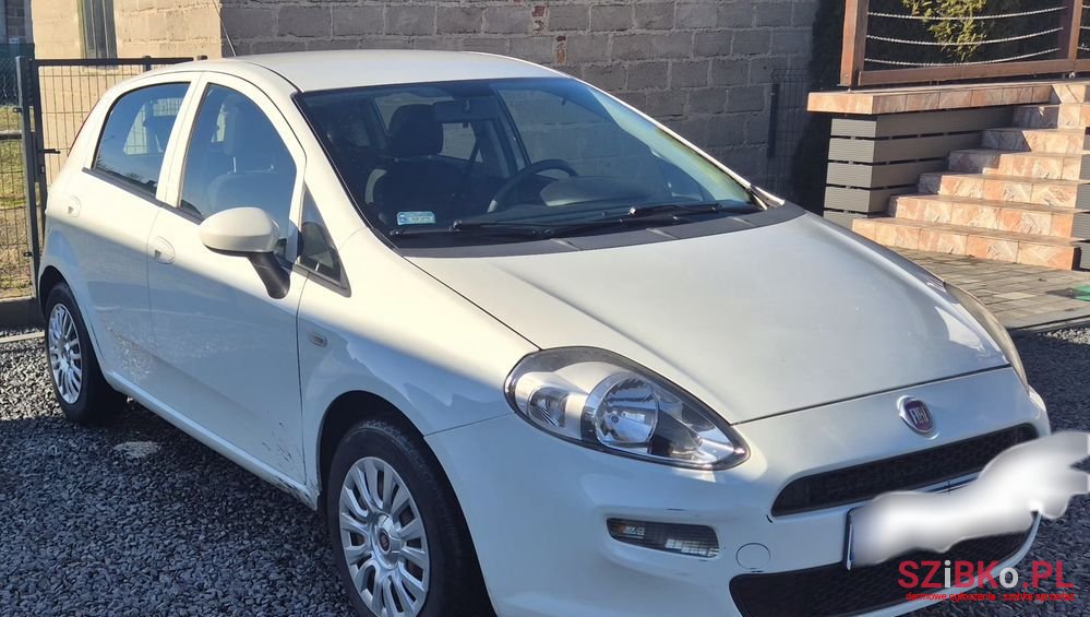 2015' Fiat Punto 1.4 Easy S&S photo #2