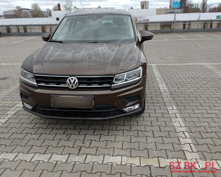 2016' Volkswagen Tiguan photo #2