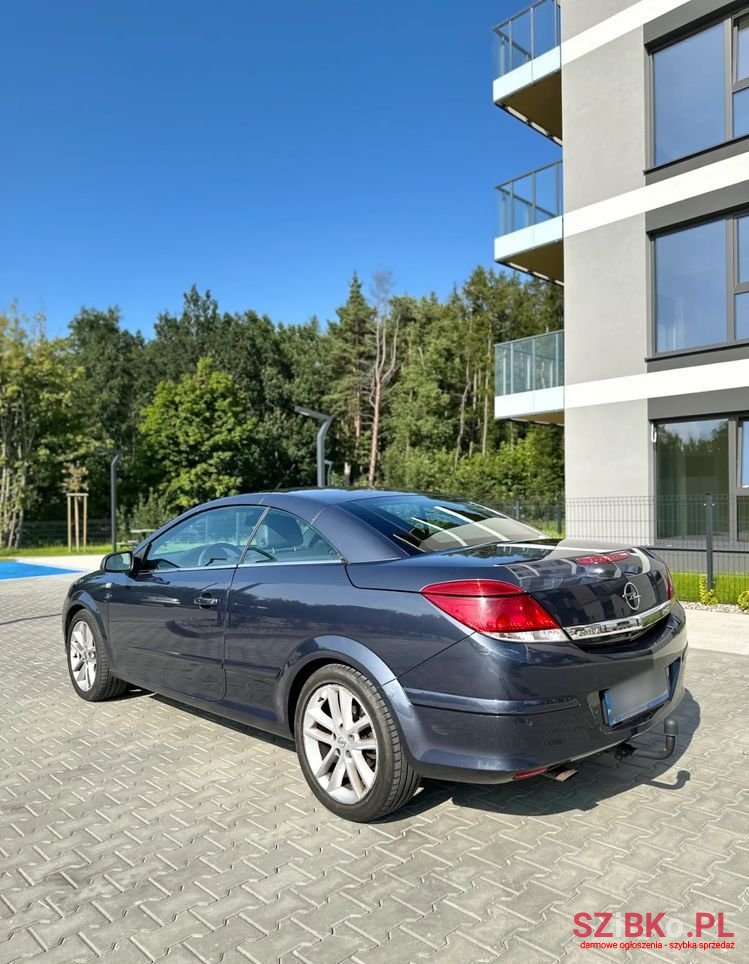 2008' Opel Astra photo #2